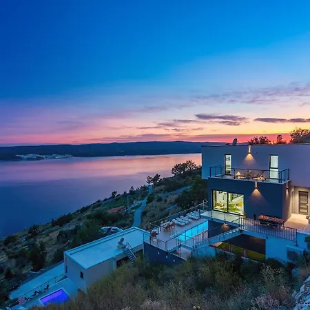 Mia With Private Pool, Whirlpool, Gym, Sauna, Seaviews * Локва-Рогозница