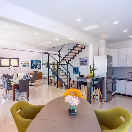 Mia With Private Pool, Whirlpool, Gym, Sauna, Seaviews