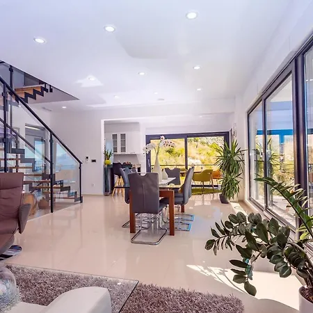 Вилла Mia With Private Pool, Whirlpool, Gym, Sauna, Seaviews *