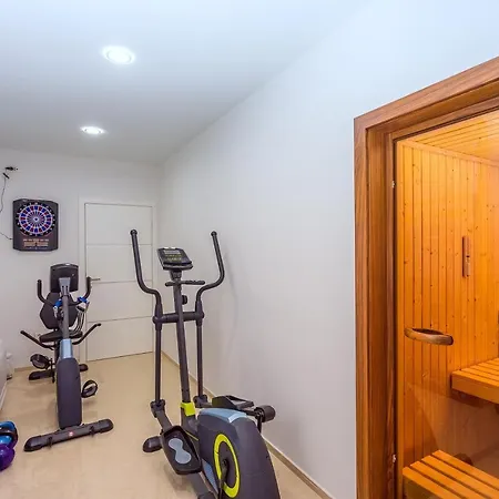 Mia With Private Pool, Whirlpool, Gym, Sauna, Seaviews
